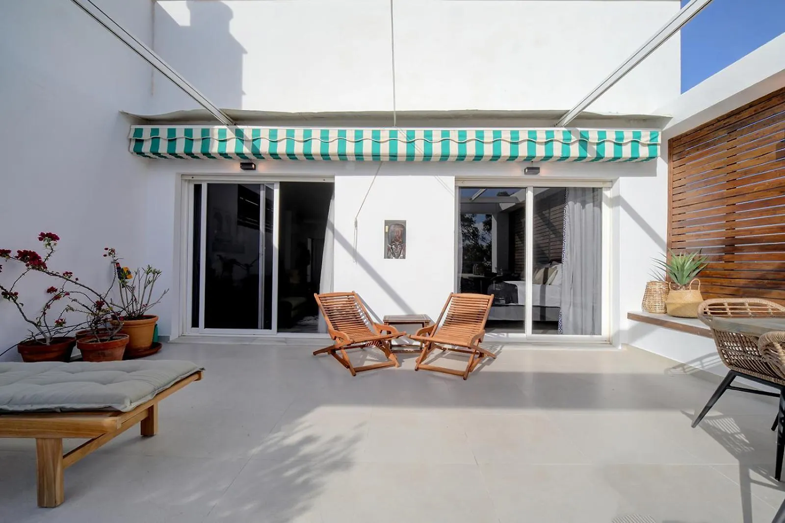Jacaranda - Big Terrace & Swimming Pool Διαμέρισμα Εστεπόνα